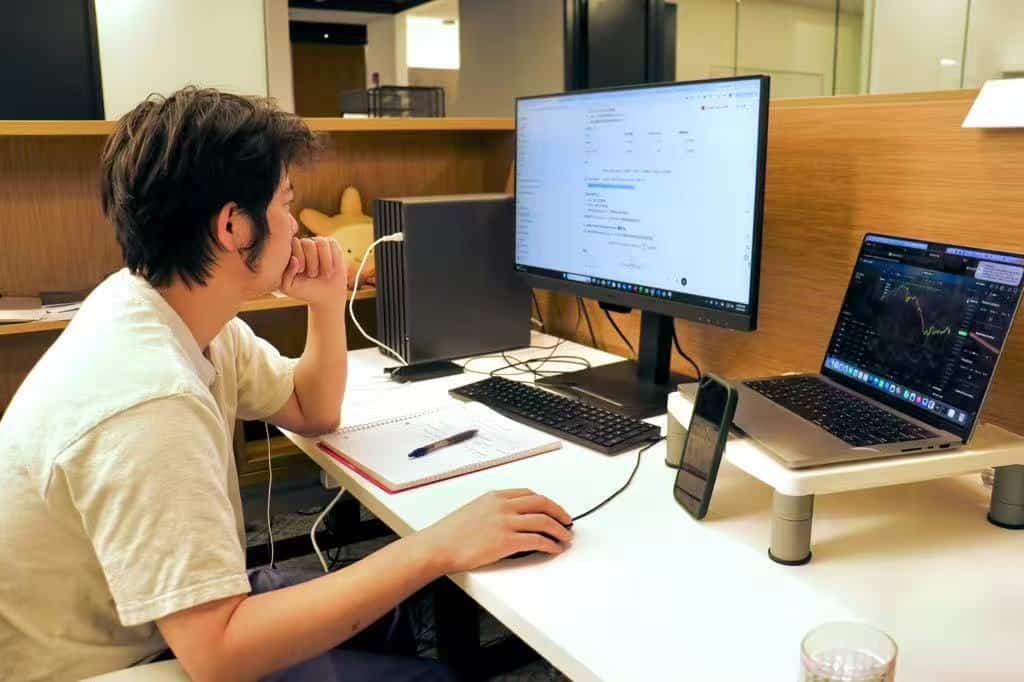 Team member monitoring commodity markets